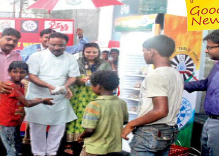 लखनऊ में खुला पहला ‘फूड एटीएम’, रोज मुफ्त मिलेगा खाना