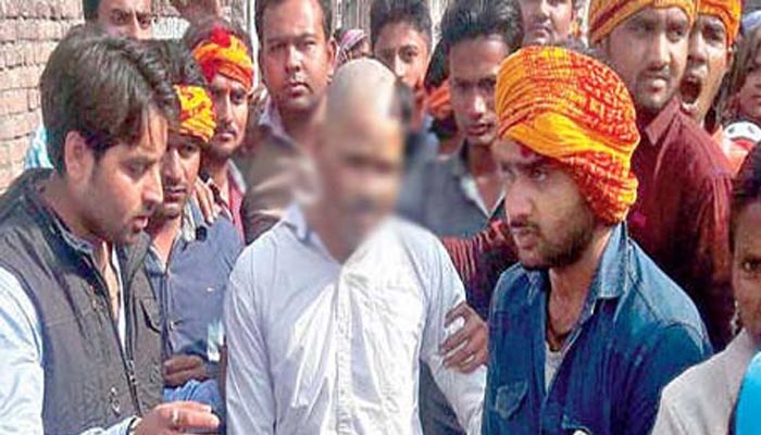 बिहारः महादलित युवक को गंजाकर रातभर गांव में घुमाया
