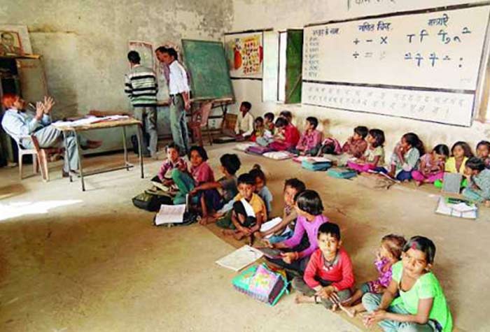 यहां सेक्शन से नहीं, जाति के हिसाब से होते हैं अलग टीचर और क्लास