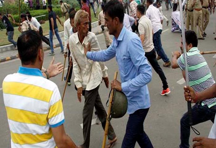 गौरक्षकों का आतंकः उना रैली में शामिल होने जा रहे लोगों पर किया हमला