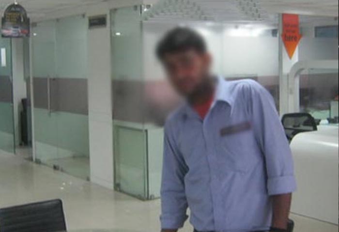 चपरासी ने दलित को पानी पिलाने से किया मना, इंजीनियर ने दी जातिसूचक गालियां