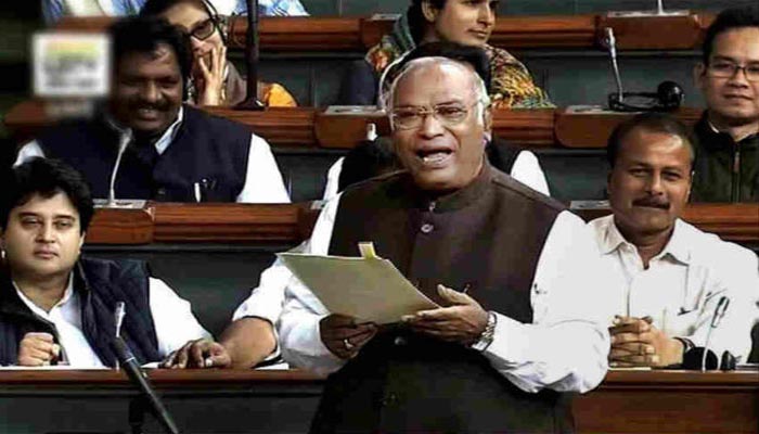 लोकसभा में घिरी मोदी सरकार- बजरंग दल, गौरक्षकों को उकसाने का लगा आरोप