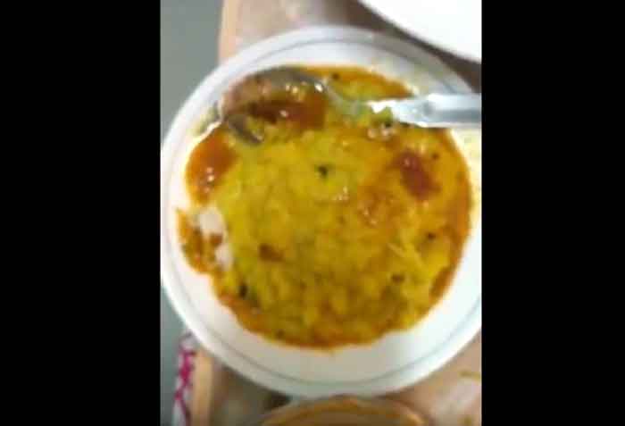 संसद की कैंटीन के खाने में निकली मकड़ी