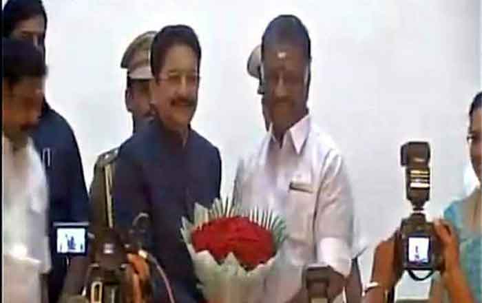 साथ आए AIADMK के दोनों धड़े, पनीरसेल्वम बने डिप्टी सीएम