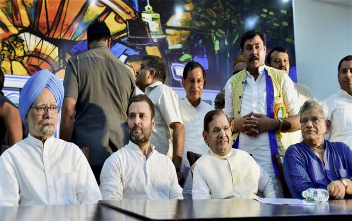 शरद यादव के मंच से भाजपा के खिलाफ एकुजट हुए 17 दल