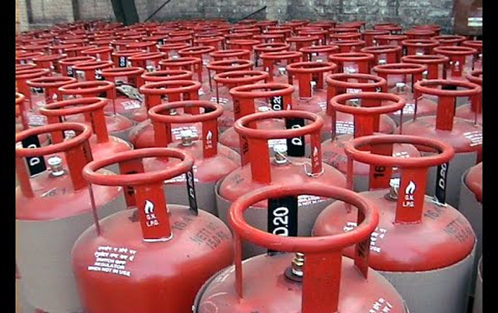 सब्सिडी वाला गैस सिलेंडर हुआ 8 रु. महंगा