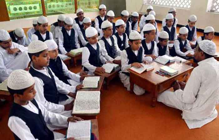 योगी सरकार ने रोका 46 मदरसों का अनुदान