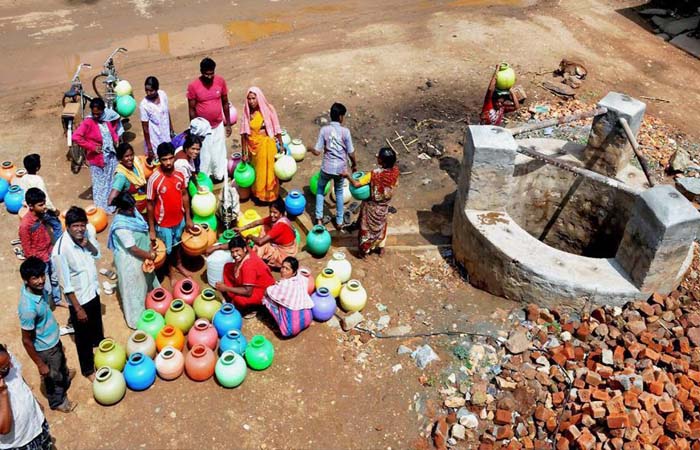 दलितों को ना मिले पीने का पानी इसलिए सवर्णों ने कुएं में मिलाया जहर