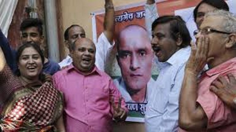 कुलभूषण जाधव के परिजनों को पाकिस्तान ने दिया वीजा