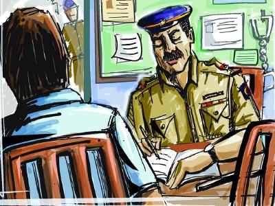 गुजरात पुलिस ने दलित युवक को जूता चाटने को मजबूर किया