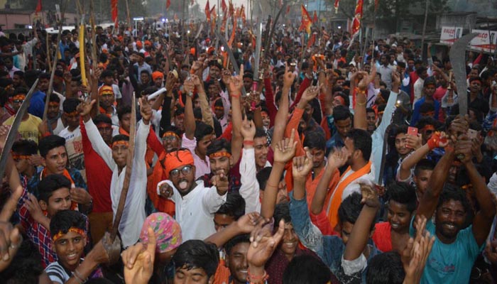 क्या संघ से डरकर दिल्ली में घूम रही हैं ममता बनर्जी
