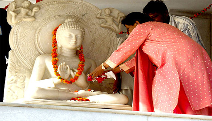 बुद्ध के कितना करीब हैं मायावती