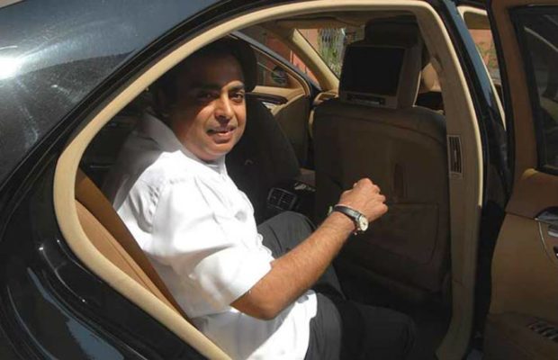 मुकेश अंबानी की कार पर सेना के हथियार भी हैं बेअसर