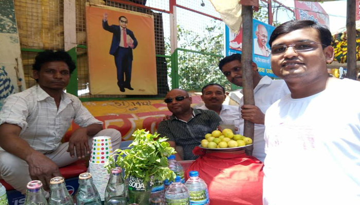 ऋषिकेश के इस नींबू-पानी वाले को अमेरिकी अम्बेडकरवादी भी जानते हैं