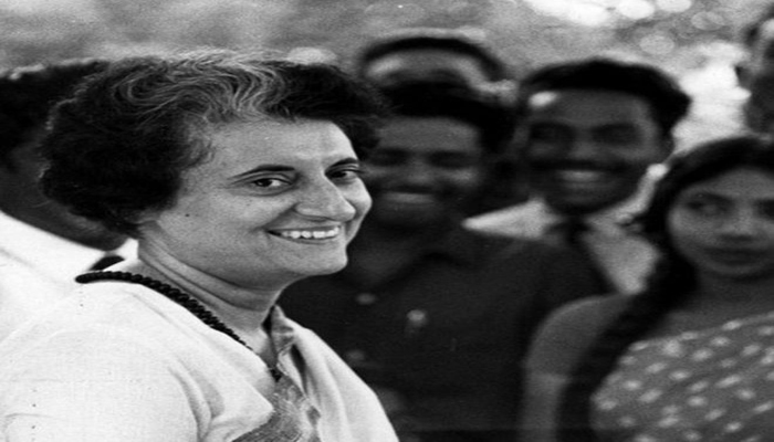 इंदिरा की जान बचाने के लिए चढ़ा था 80 बोतल ख़ून