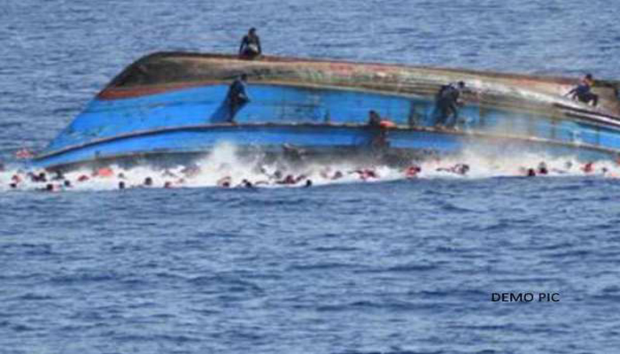 ट्यूनीशिया में प्रवासियों से भरी नाव पलटी, 80 लोगों के मारे जाने की आशंका