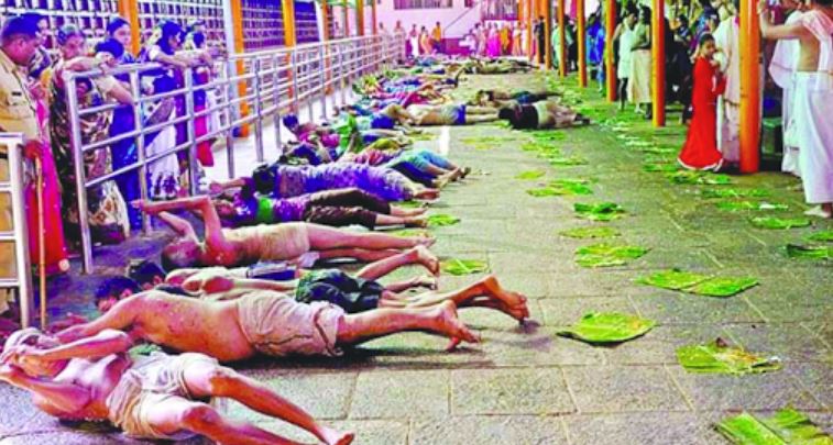 अंधविश्वास और वैज्ञानिक दृष्टिकोण में उलझता महिलाओं का निर्णय