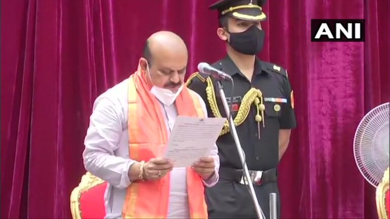 बसवराज बोम्मई ने कर्नाटक के नए मुख्यमंत्री के रूप में शपथ लिया