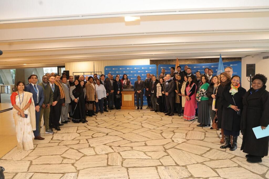 यूनेस्को मुख्यालय पेरिस में डॉ. आम्बेडकर की प्रतिमा