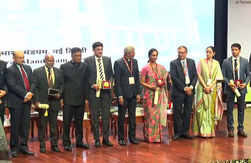 जीएसटी अवार्ड के दौरान दीपना नेत्रपाल