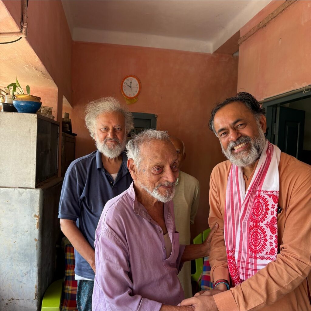 सच्चिदानंद सिन्हा के साथ योगेन्द्र यादव