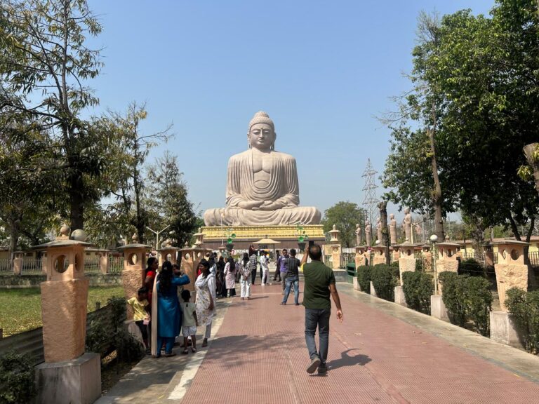 बुद्ध और बौद्ध धम्म का अनुयायी होने का मतलब